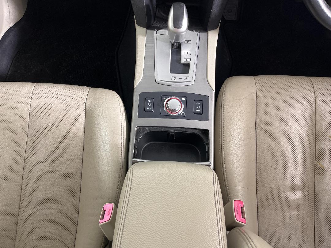 Photo '23' of Subaru Legacy