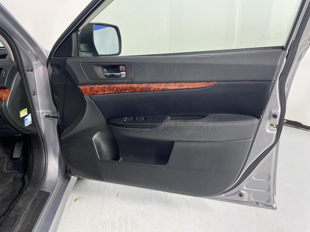 Photo '15' of Subaru Legacy Photo '15' of Subaru Legacy