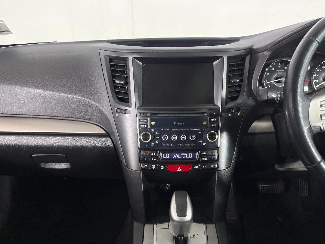 Photo '18' of Subaru Legacy