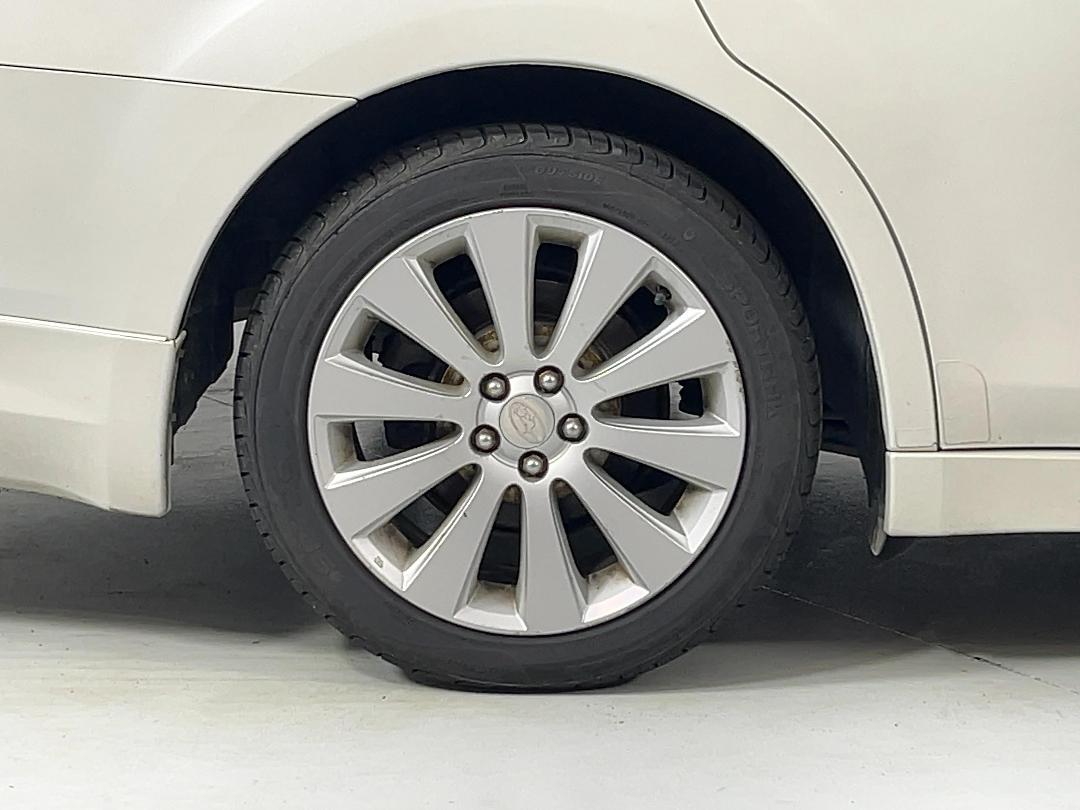 Photo '12' of Subaru Legacy