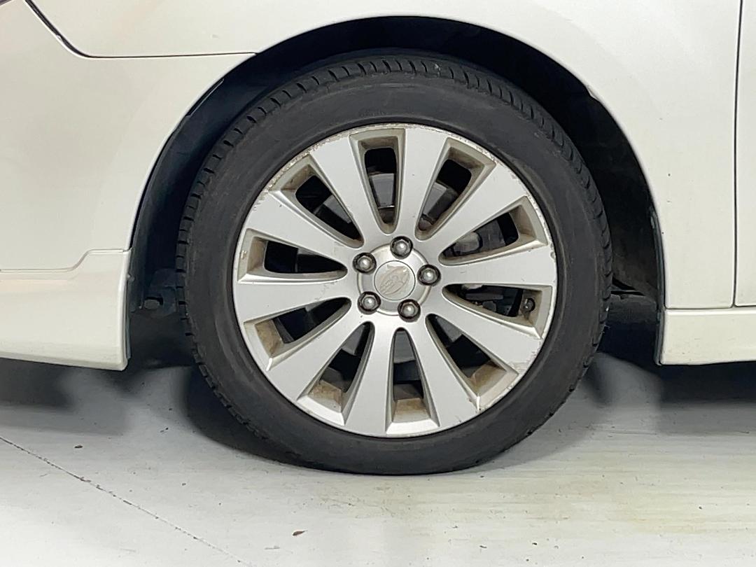 Photo '10' of Subaru Legacy