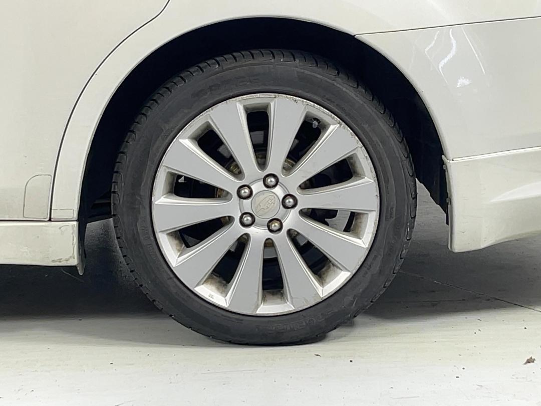 Photo '11' of Subaru Legacy