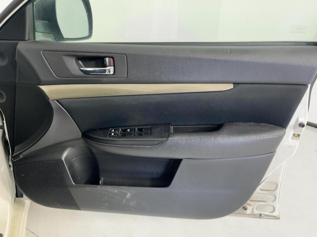 Photo '15' of Subaru Legacy