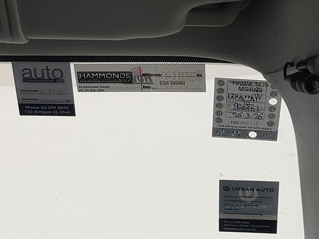 Photo '28' of Subaru Legacy