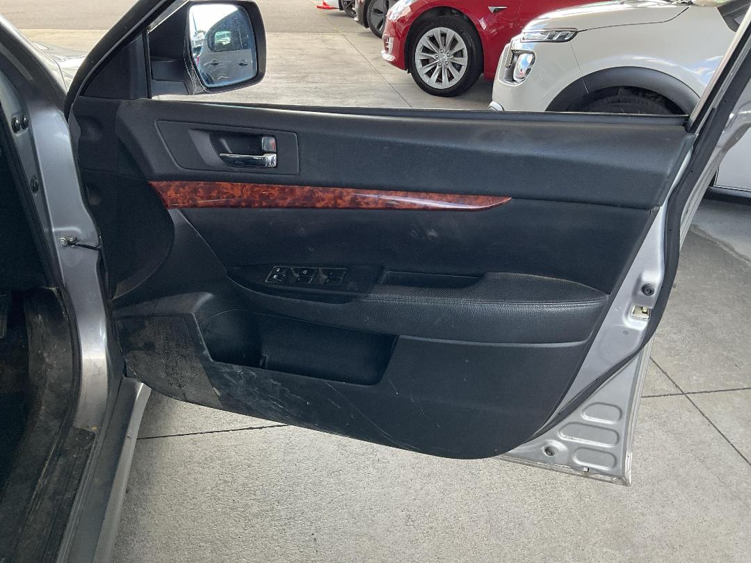 Photo '15' of Subaru Legacy