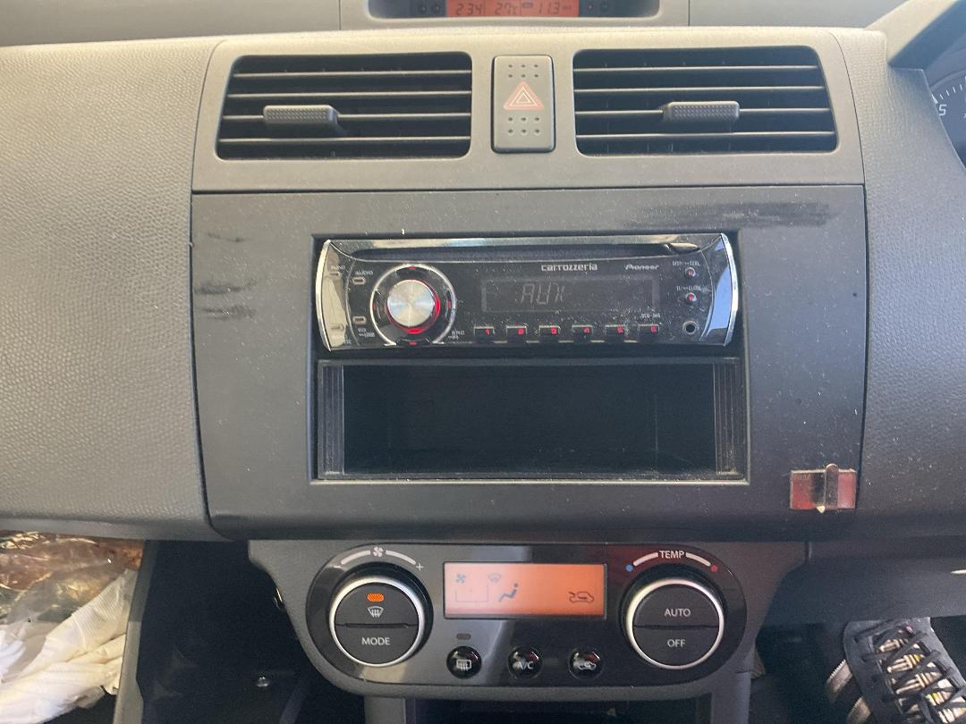 Photo '11' of Suzuki Swift Photo '11' of Suzuki Swift