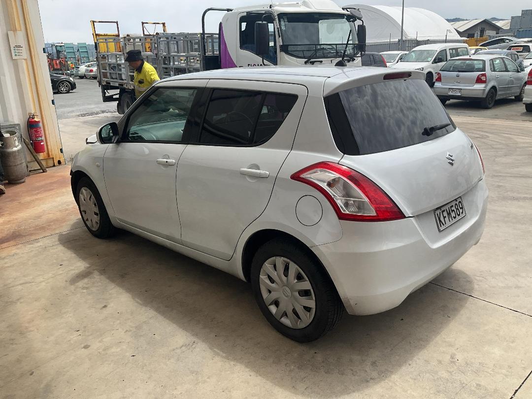 Photo '4' of Suzuki Swift Photo '4' of Suzuki Swift