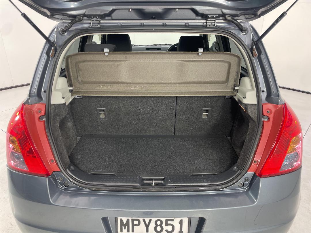 Photo '14' of Suzuki Swift Photo '14' of Suzuki Swift