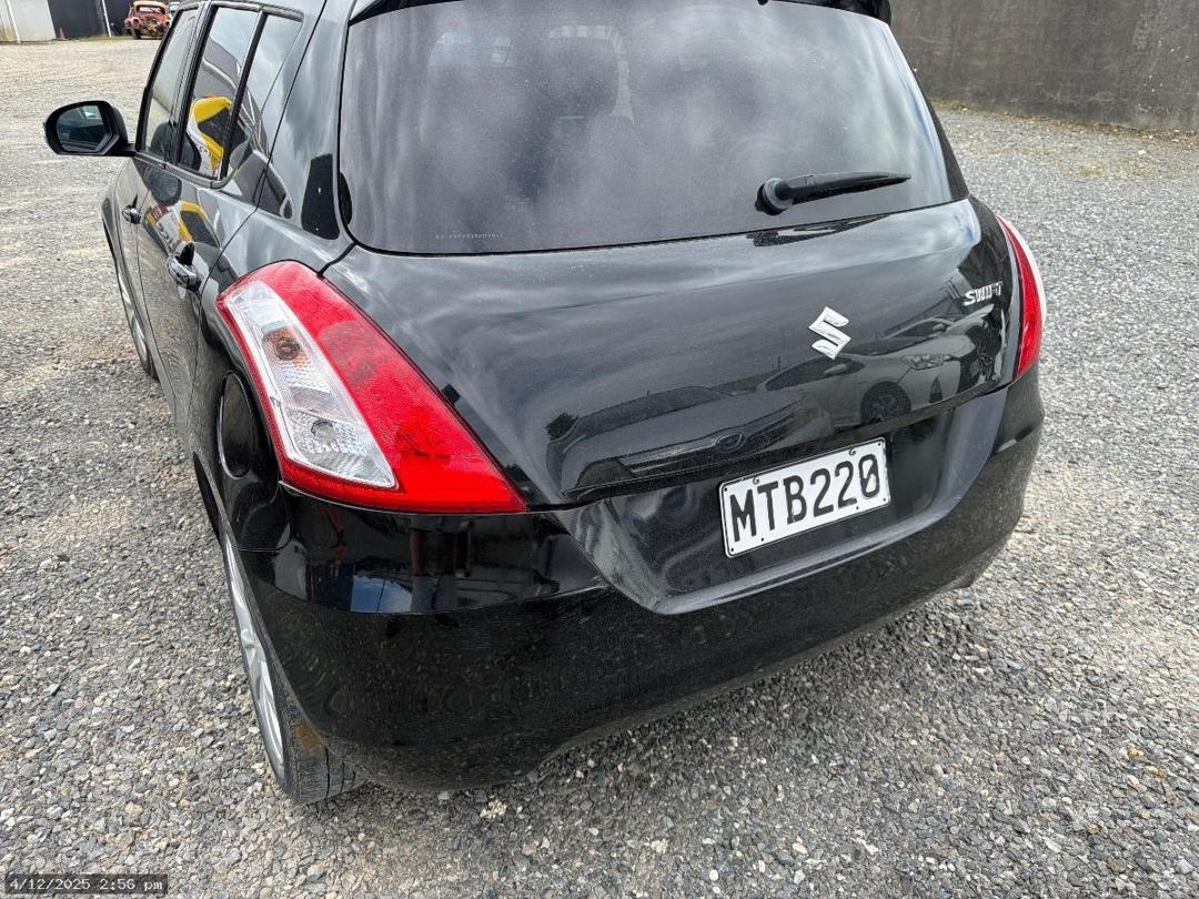 Photo '8' of Suzuki Swift