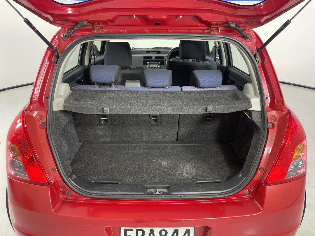 Photo '14' of Suzuki Swift