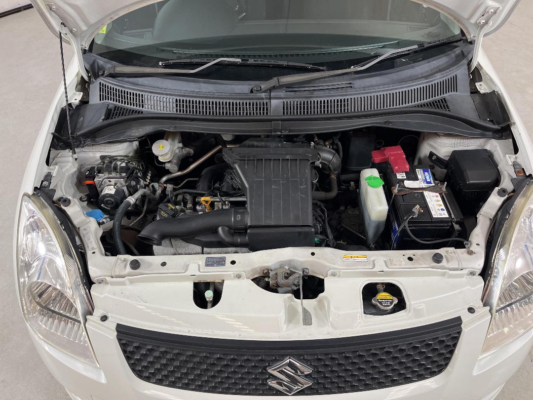 Photo '13' of Suzuki Swift