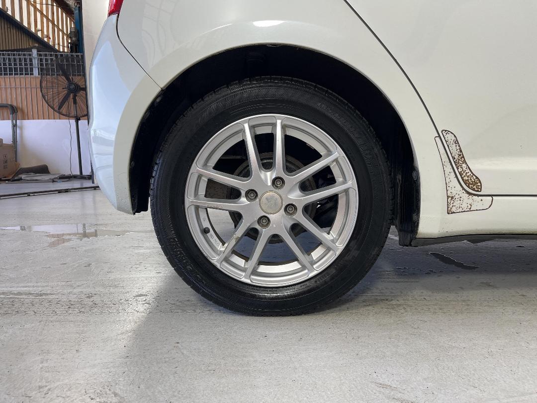 Photo '12' of Suzuki Swift