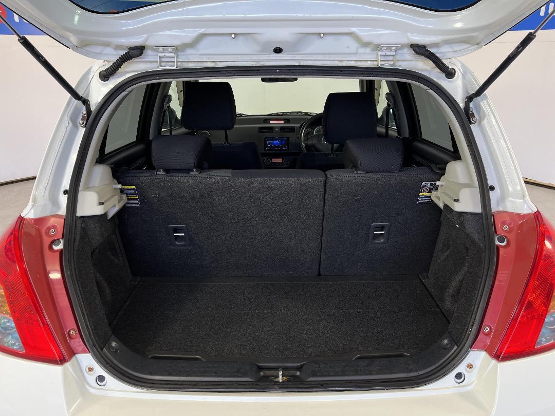 Photo '14' of Suzuki Swift