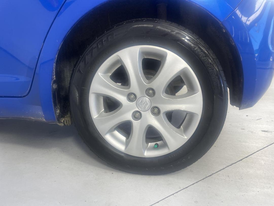 Photo '11' of Suzuki Swift Photo '11' of Suzuki Swift