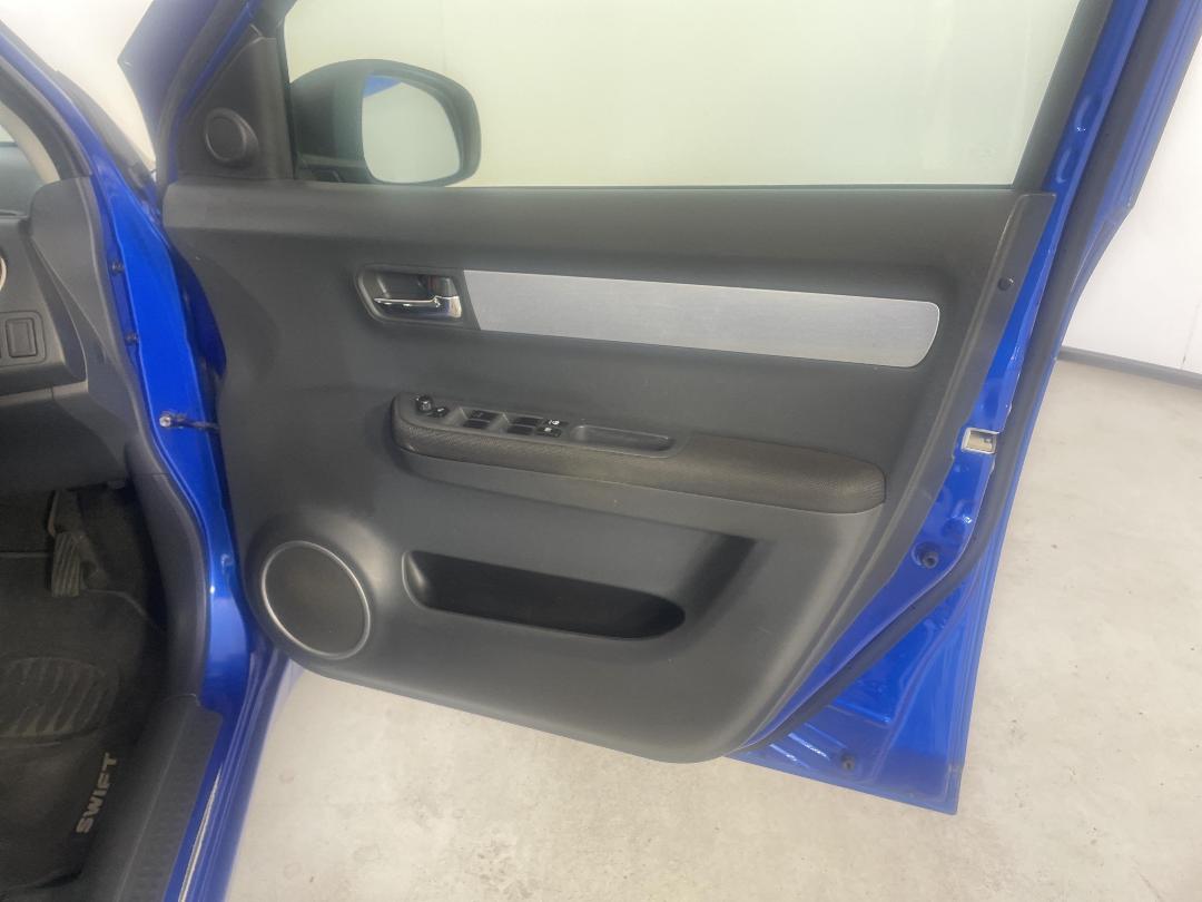 Photo '15' of Suzuki Swift Photo '15' of Suzuki Swift