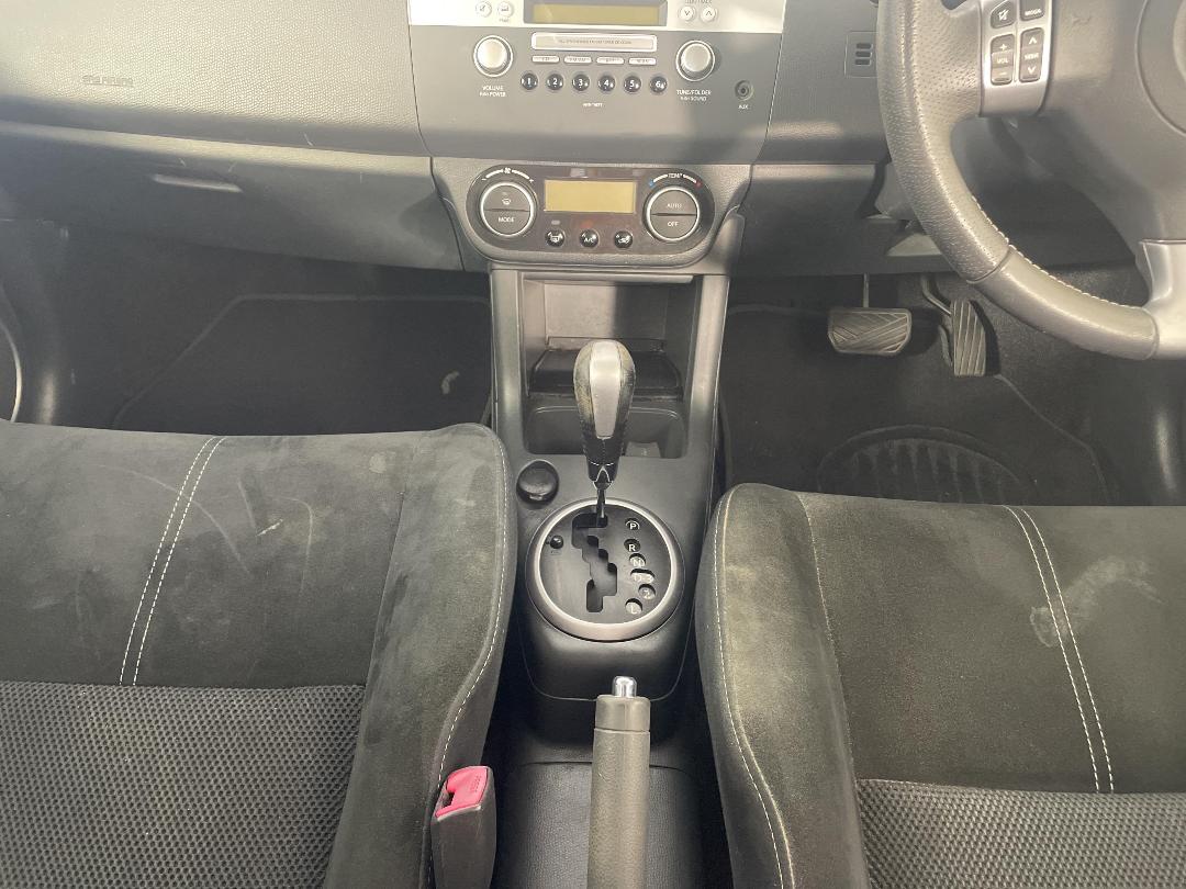 Photo '18' of Suzuki Swift Photo '18' of Suzuki Swift