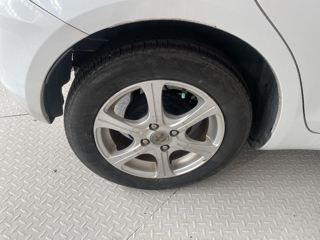 Photo '12' of Suzuki Swift