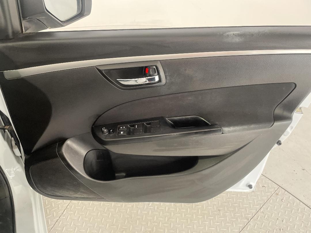 Photo '15' of Suzuki Swift