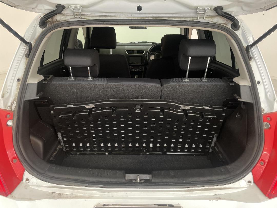 Photo '14' of Suzuki Swift