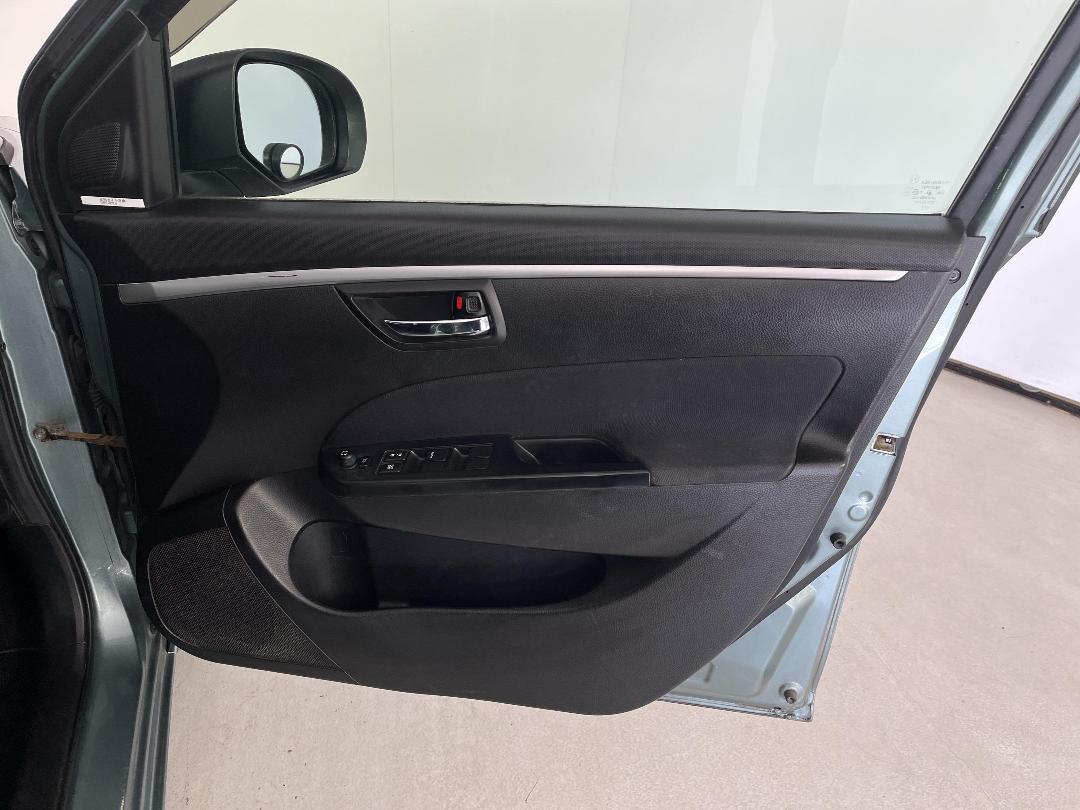 Photo '15' of Suzuki Swift Photo '15' of Suzuki Swift