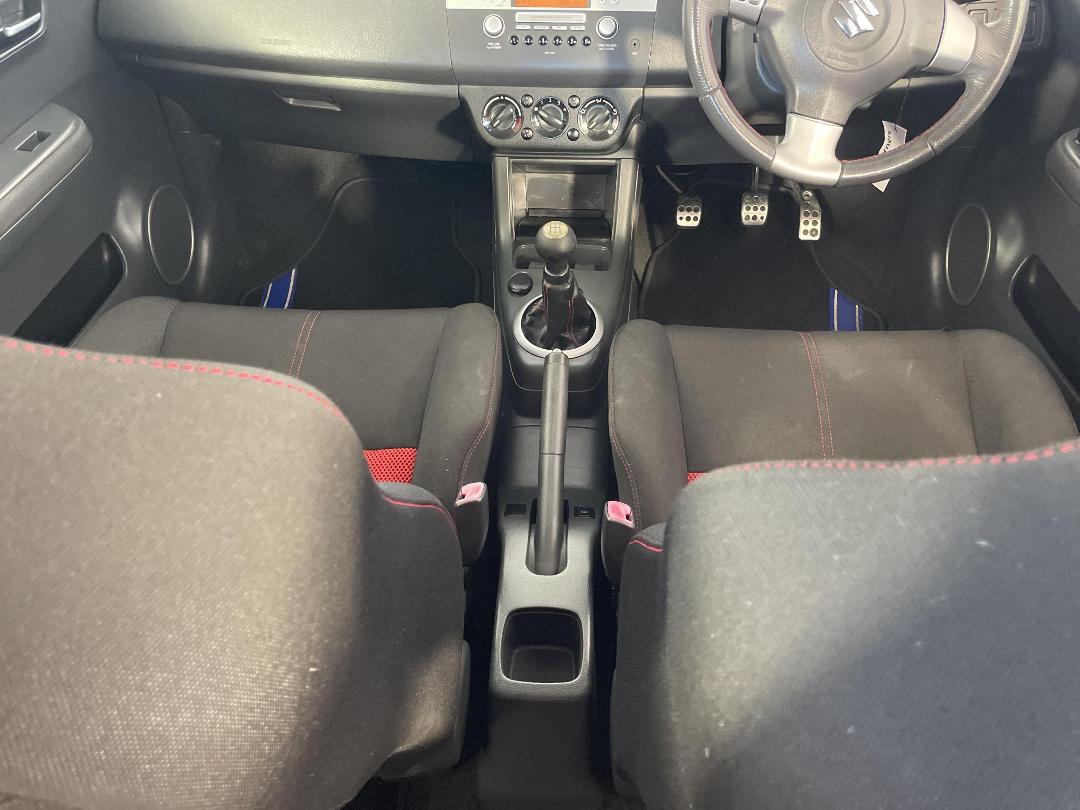 Photo '18' of Suzuki Swift