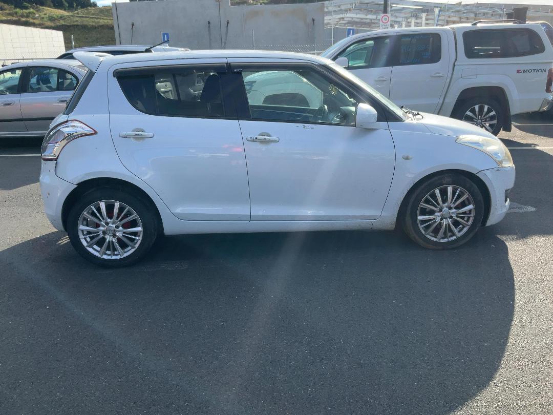 Photo '8' of Suzuki Swift