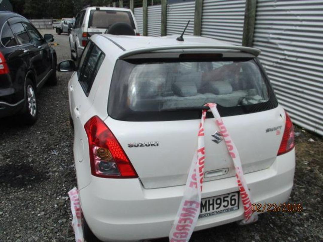 Photo '18' of Suzuki Swift Glxhas