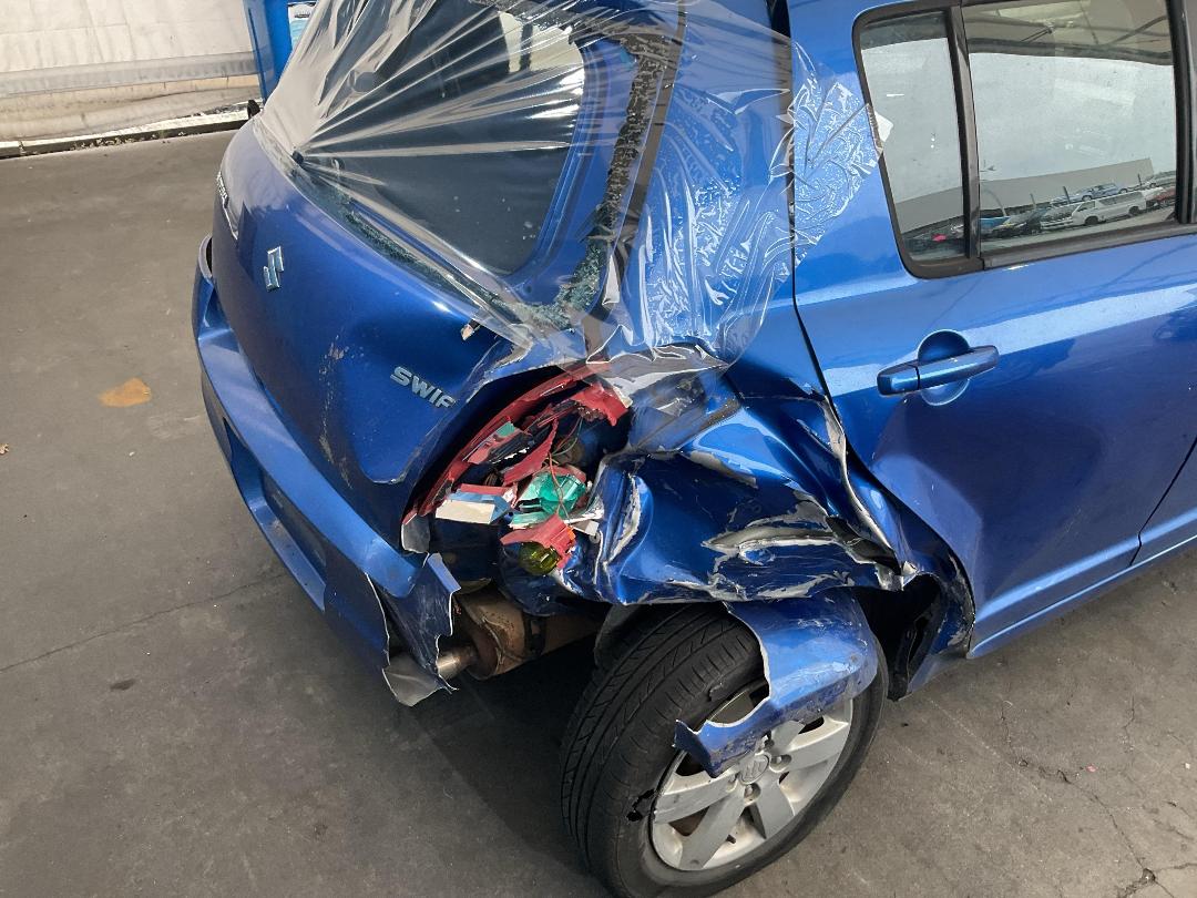 Photo '15' of Suzuki Swift Glxha