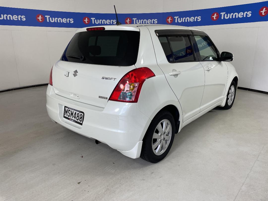 Photo '7' of Suzuki Swift Photo '7' of Suzuki Swift