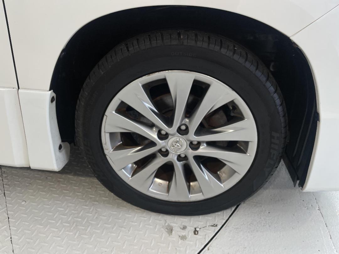 Photo '9' of Toyota Alphard