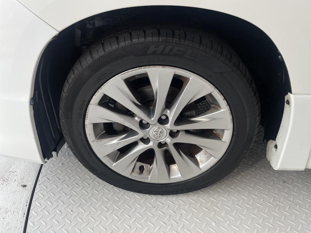 Photo '10' of Toyota Alphard