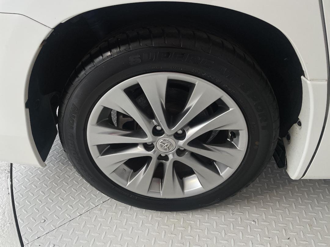 Photo '12' of Toyota Alphard