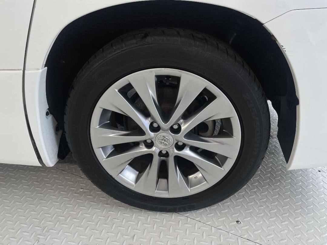 Photo '11' of Toyota Alphard