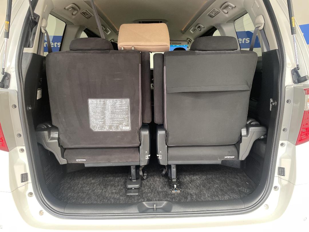 Photo '14' of Toyota Alphard