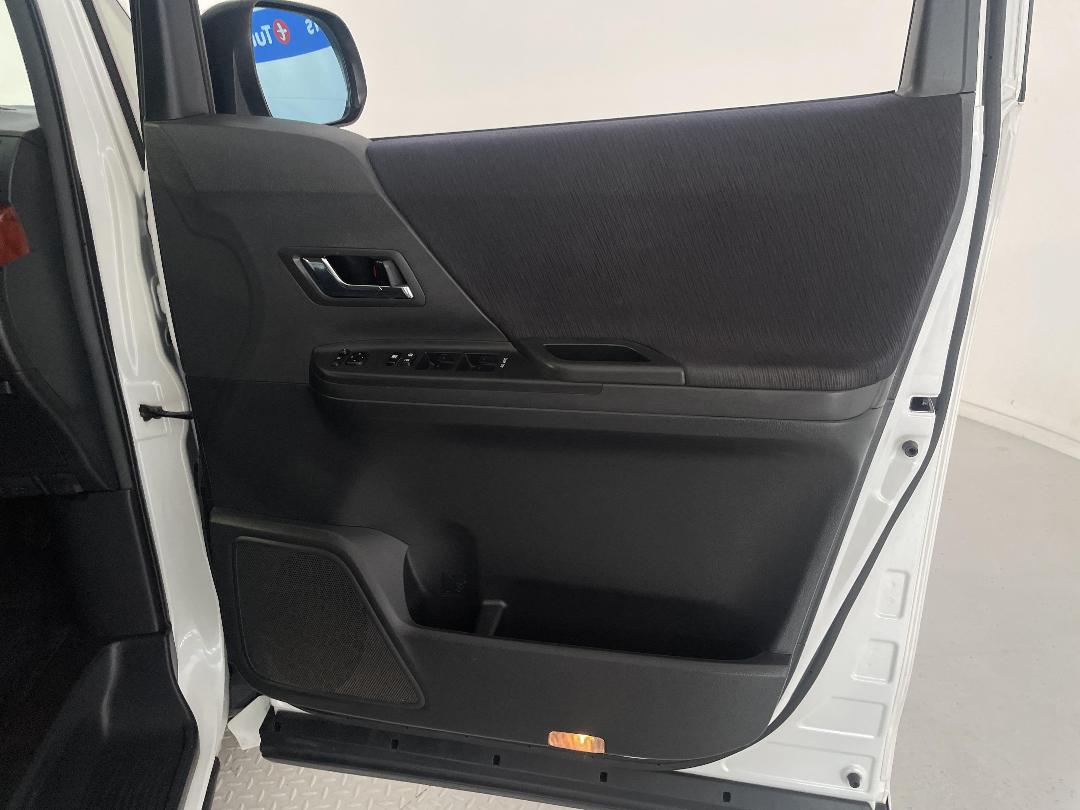 Photo '15' of Toyota Alphard