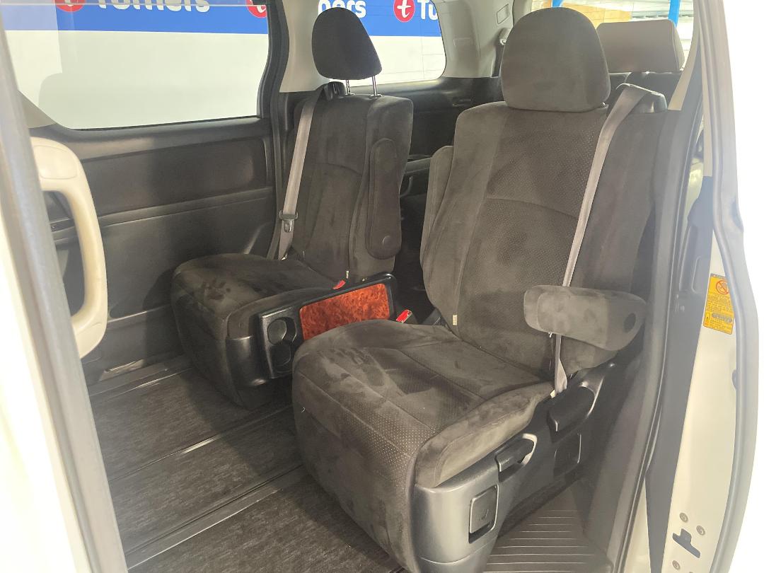 Photo '20' of Toyota Alphard