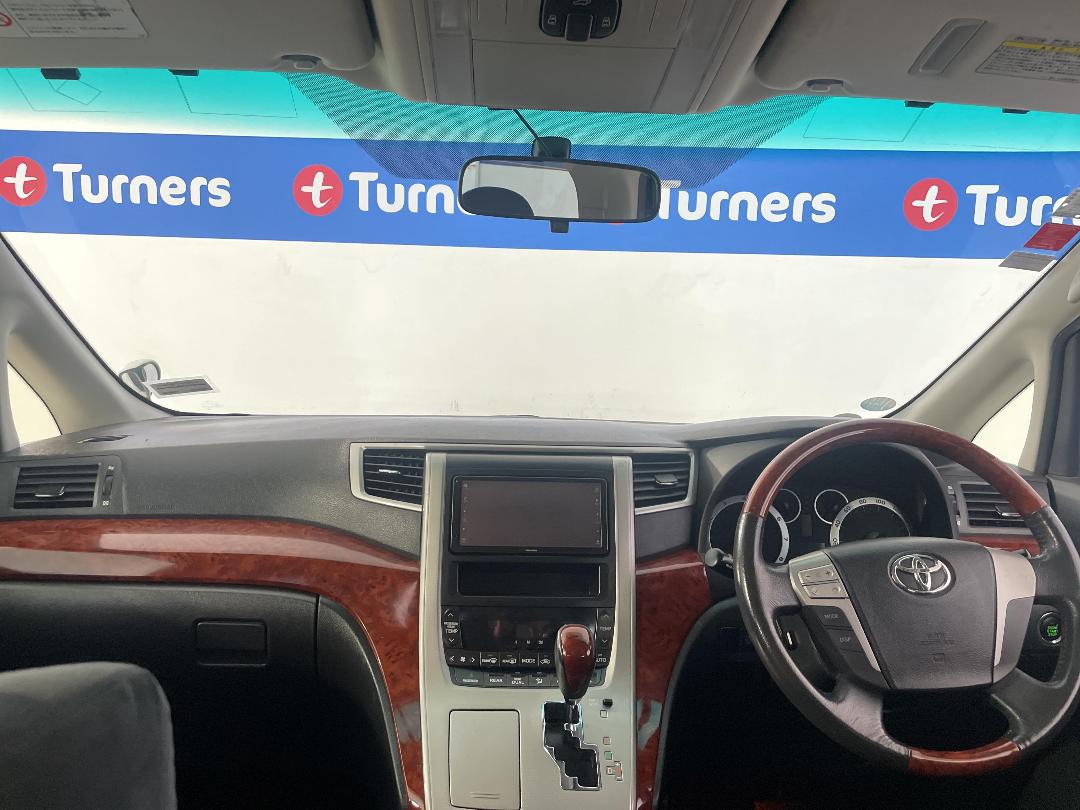 Photo '17' of Toyota Alphard