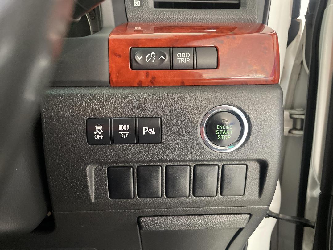 Photo '24' of Toyota Alphard