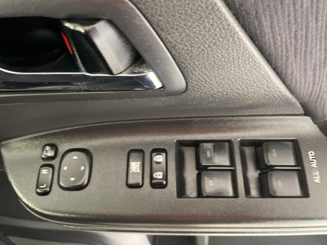 Photo '23' of Toyota Alphard