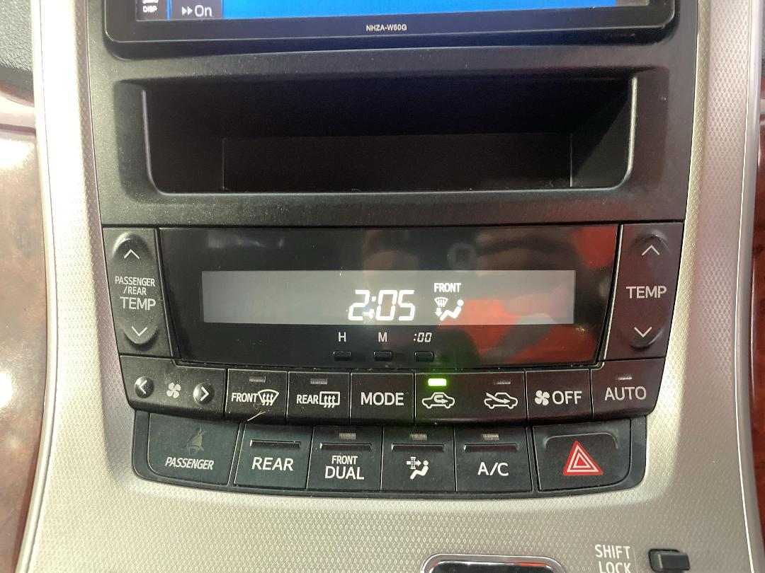 Photo '28' of Toyota Alphard