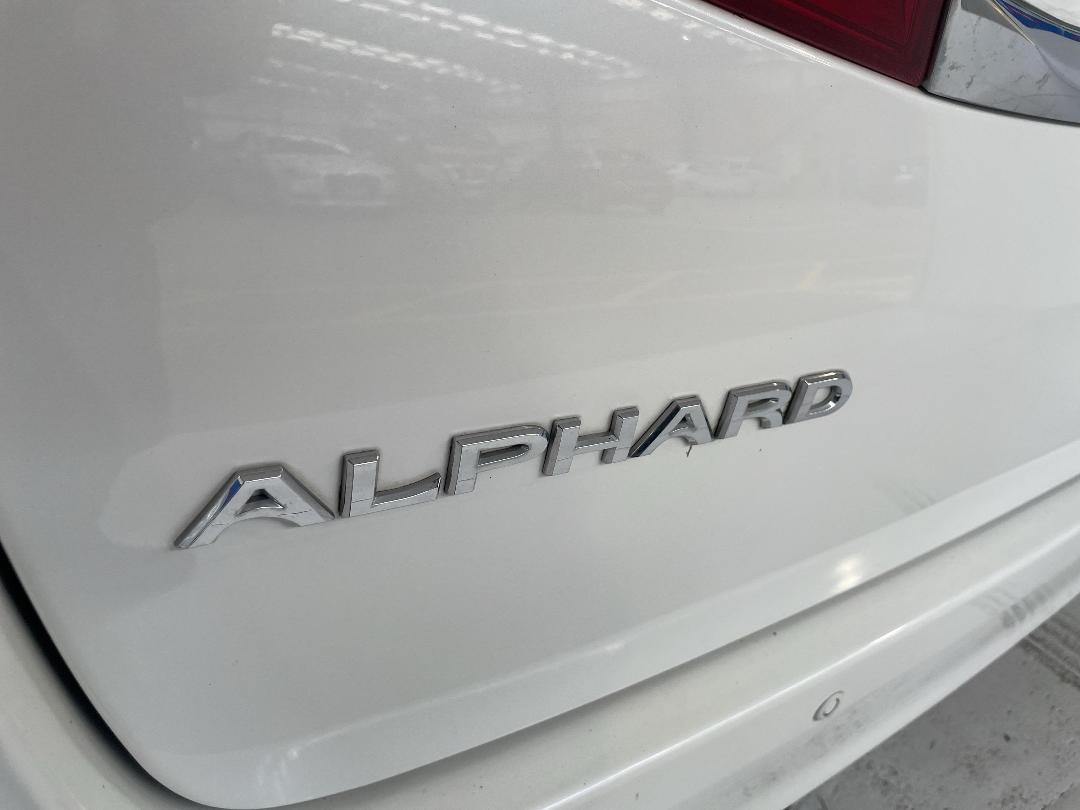 Photo '32' of Toyota Alphard