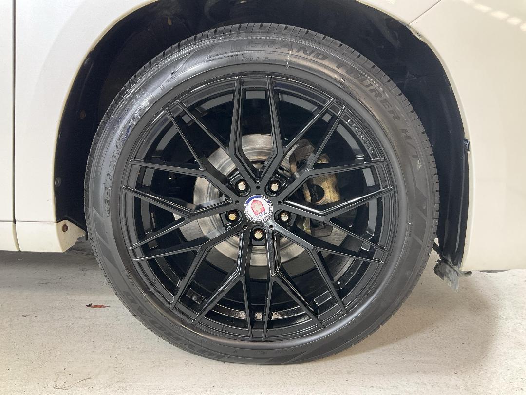 Photo '9' of Toyota Alphard