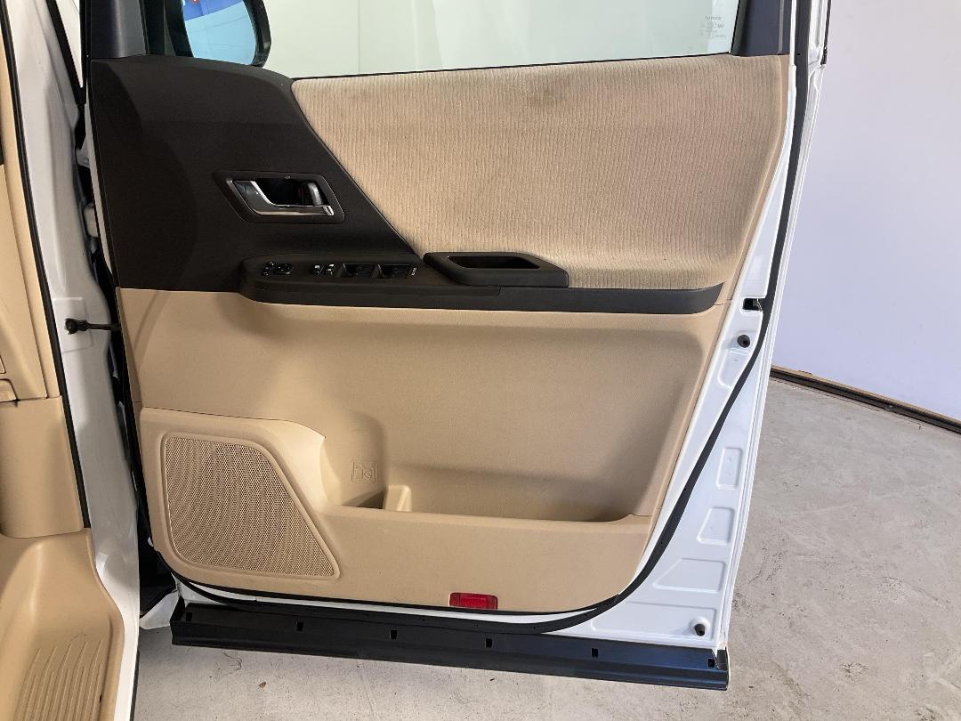 Photo '15' of Toyota Alphard