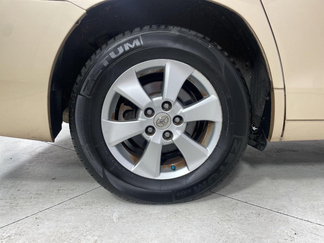 Photo '12' of Toyota Alphard