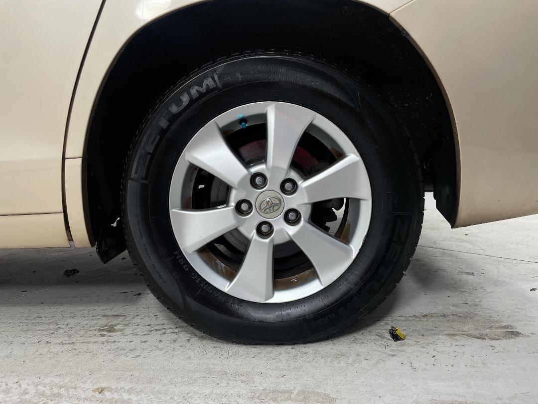 Photo '11' of Toyota Alphard