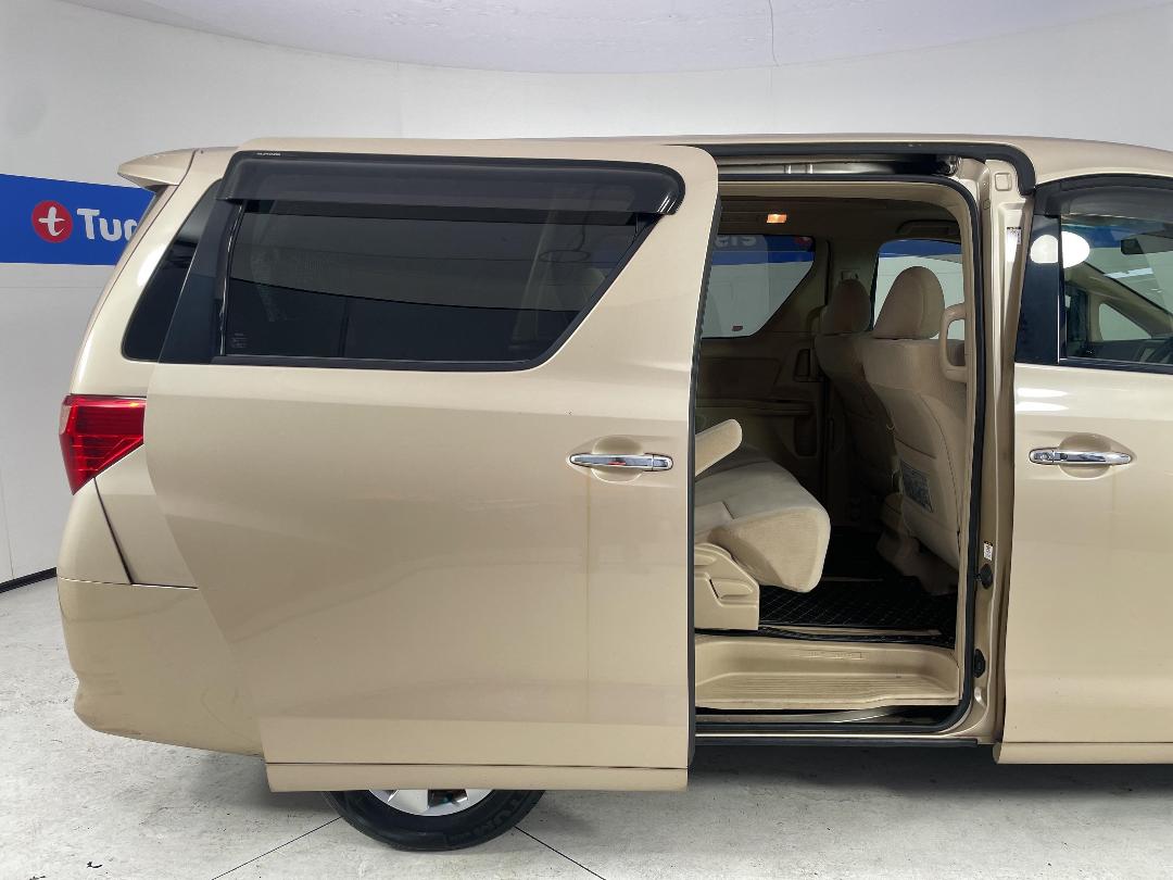 Photo '19' of Toyota Alphard