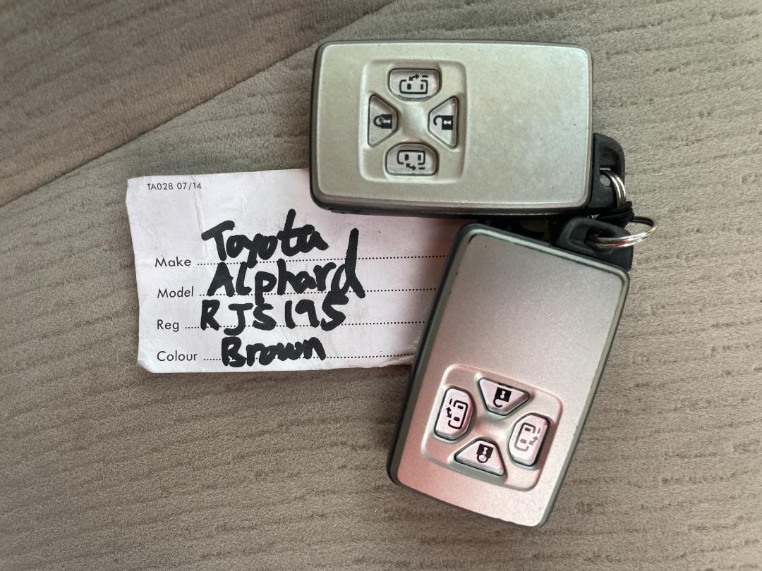 Photo '22' of Toyota Alphard