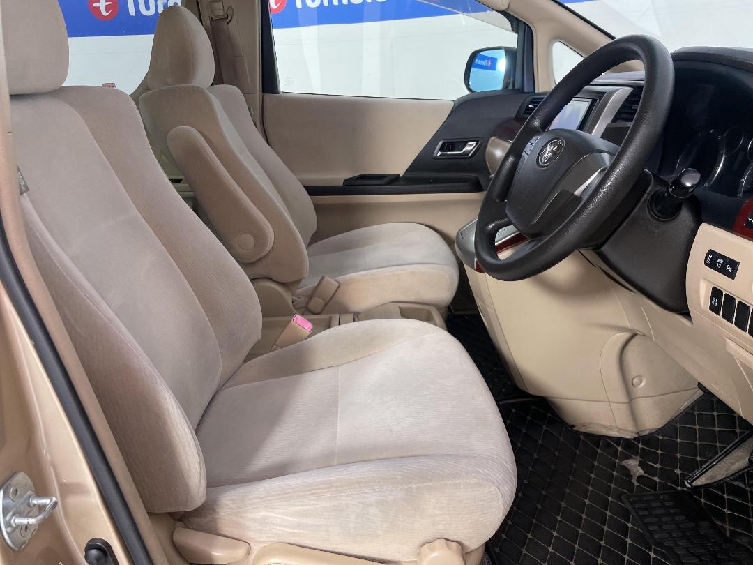 Photo '16' of Toyota Alphard