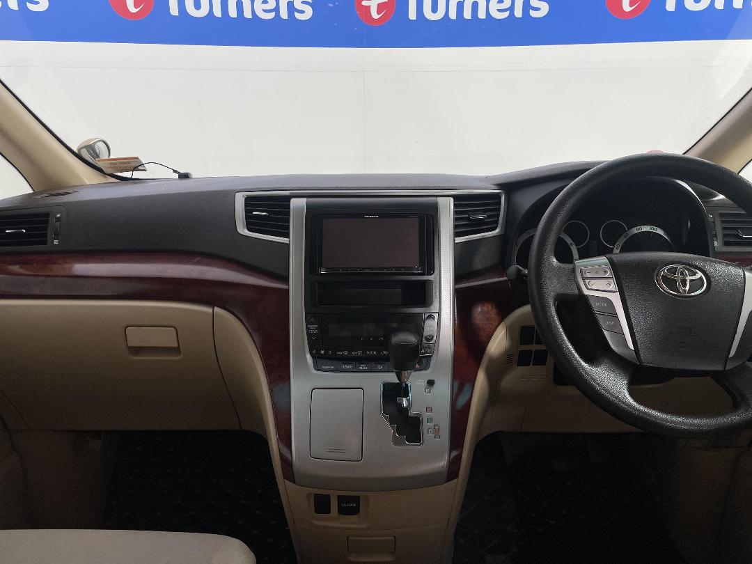 Photo '17' of Toyota Alphard