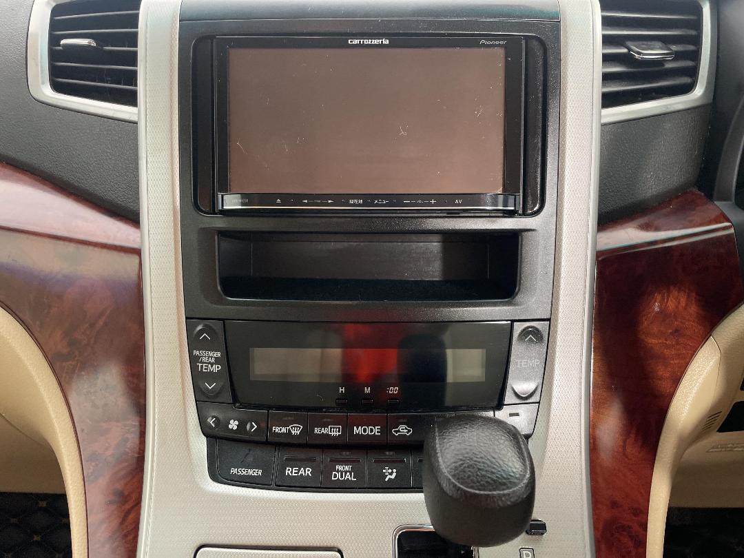 Photo '18' of Toyota Alphard